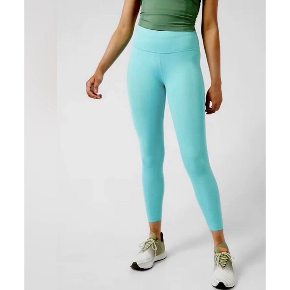 Athleta accelerate 7/8 Leggings Aqua Women Size Small